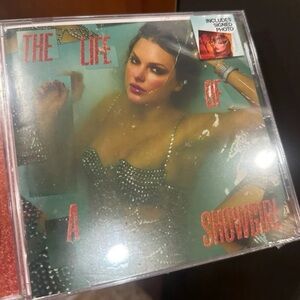 SEALED Taylor Swift the life of a show girl signed #1